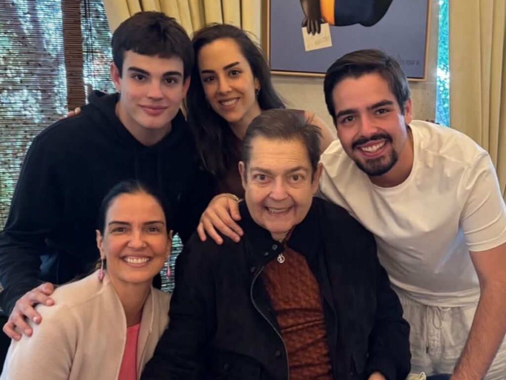 Faustao-com-os-filhos-e-a-esposa-1.jpg